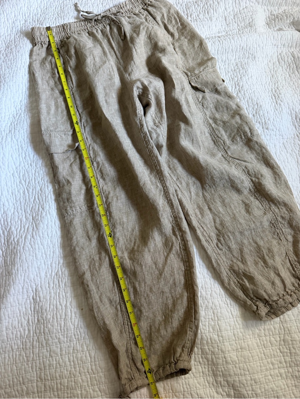 Everlane Cargo Curve Pant in Flax. Size M. - Picture 4 of 8